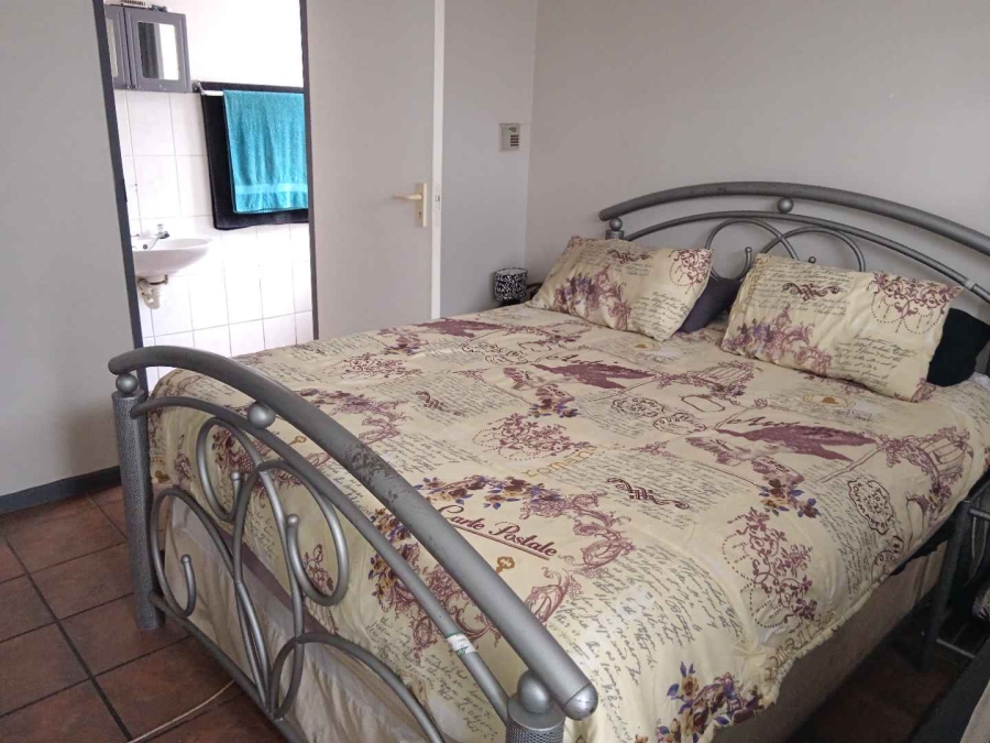 To Let 3 Bedroom Property for Rent in Protea Heights Western Cape